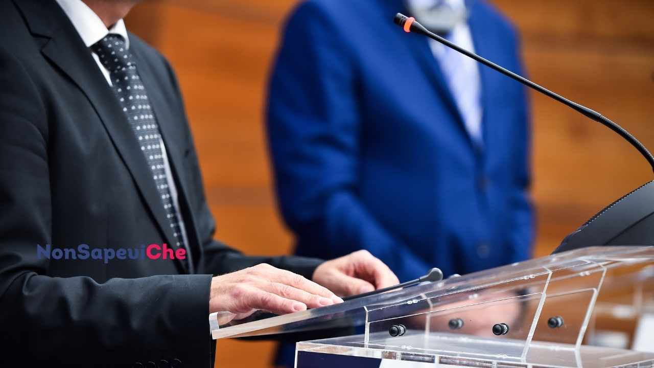 Il motivo per cui i politici sono da invidiare: non si parla di soldi 27062022 Nonsapeviche