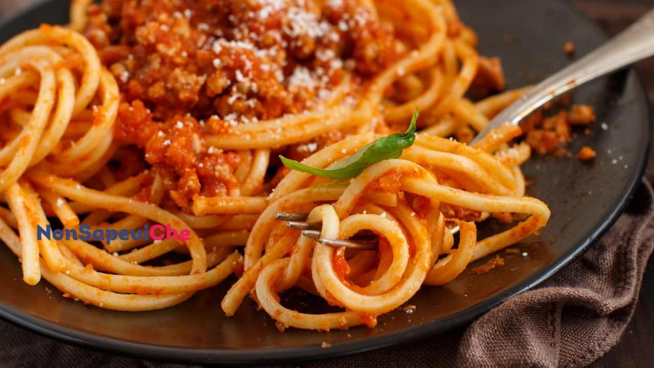 Come fare un perfetto sugo finto, in poche mosse e portare un bel piatto di pasta fumante in tavola 08062022 Nonsapeviche