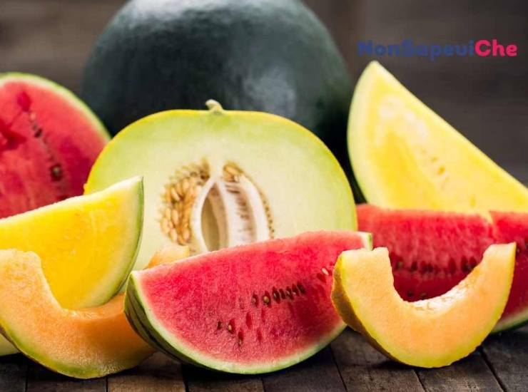 Con il caldo mangiare melone e cocomero ha i suoi pro e i suoi contro: l'elenco di benefici e controindicazioni