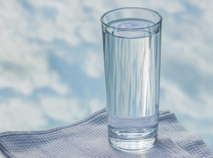 bicchiere di acqua