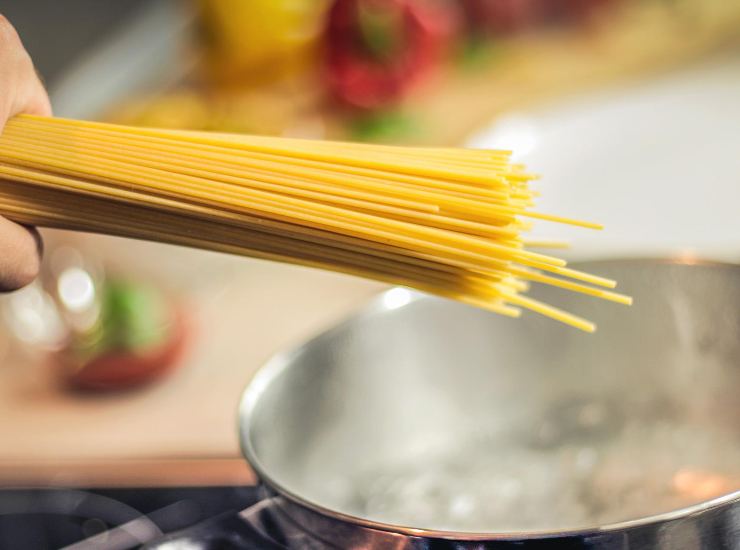 l'acqua dela pasta prova a metterla in testa, incredibile quello che succede 15062022 Nonsapeviche