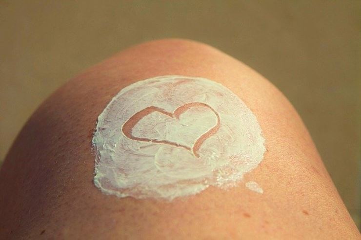 Le creme solari con filtri minerali sono davvero sicure? La risposta da un test