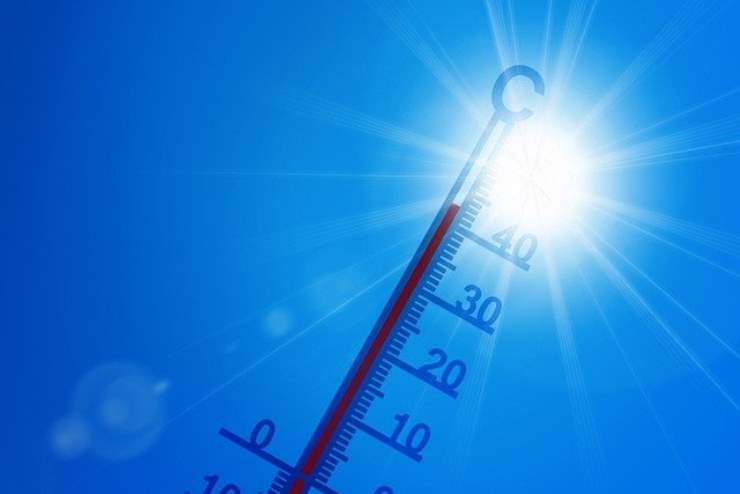 Come proteggere i bambini dal caldo in estate? Tutte le dritte dei pediatri