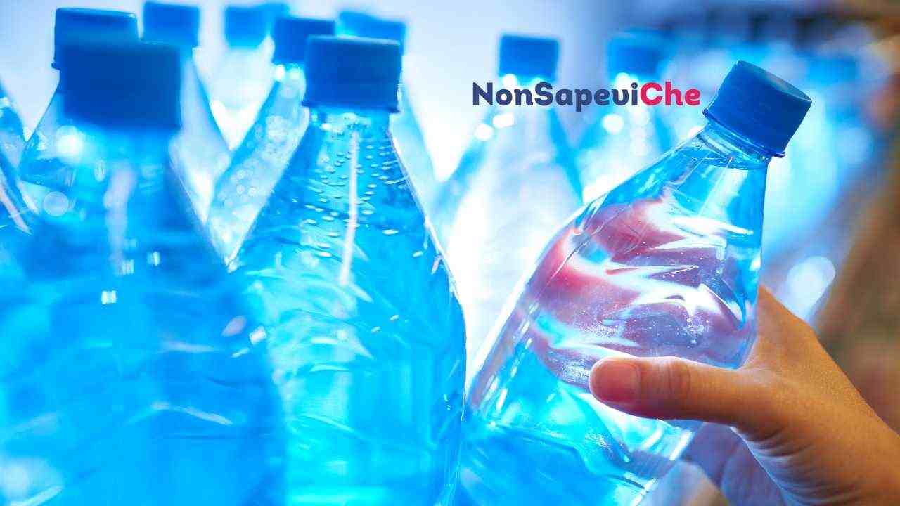 Acqua nei supermercati sta mancando, vediamo di quale tipo si tratta