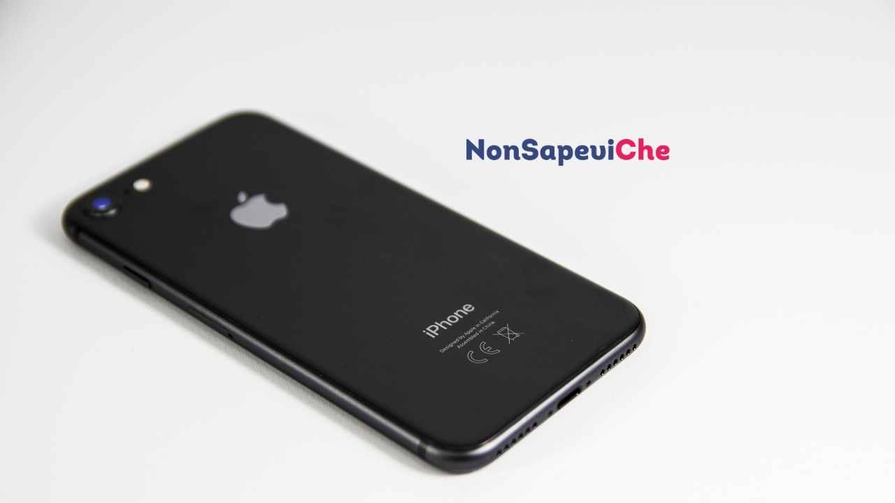 iphone, il logo dietro è un pulsante, incredibili le sue funzioni 18082022 Nonsapeviche