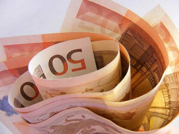 Stipendi e pensioni extra bonus fino a 225 euro, come rientrarci