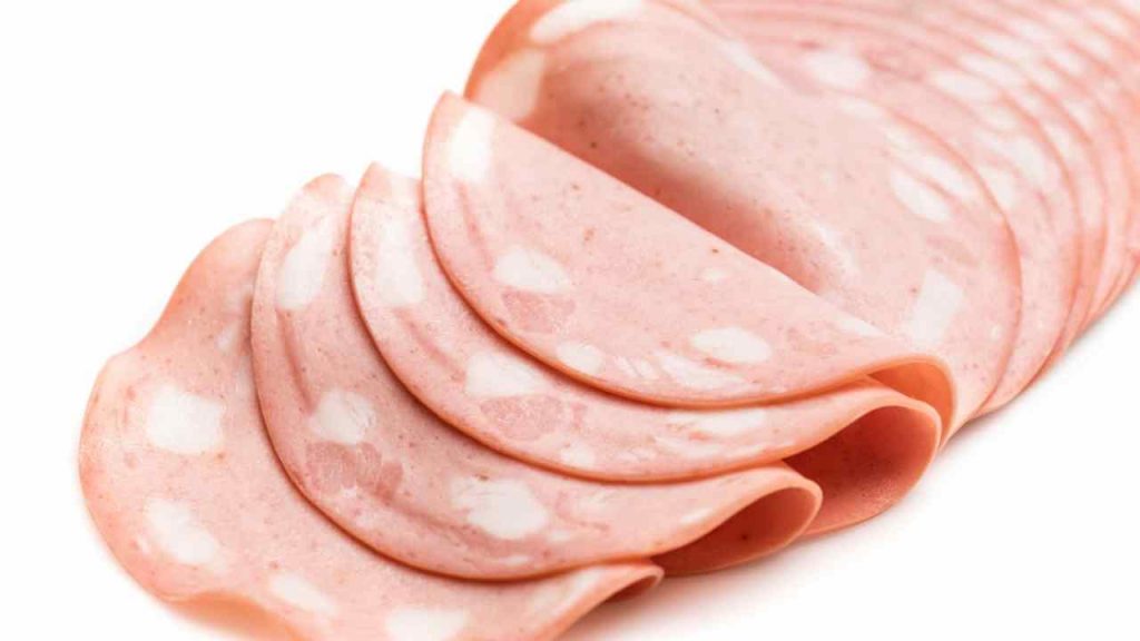 Il caso mortadella, con due fette sono stati sospesi due dipendenti