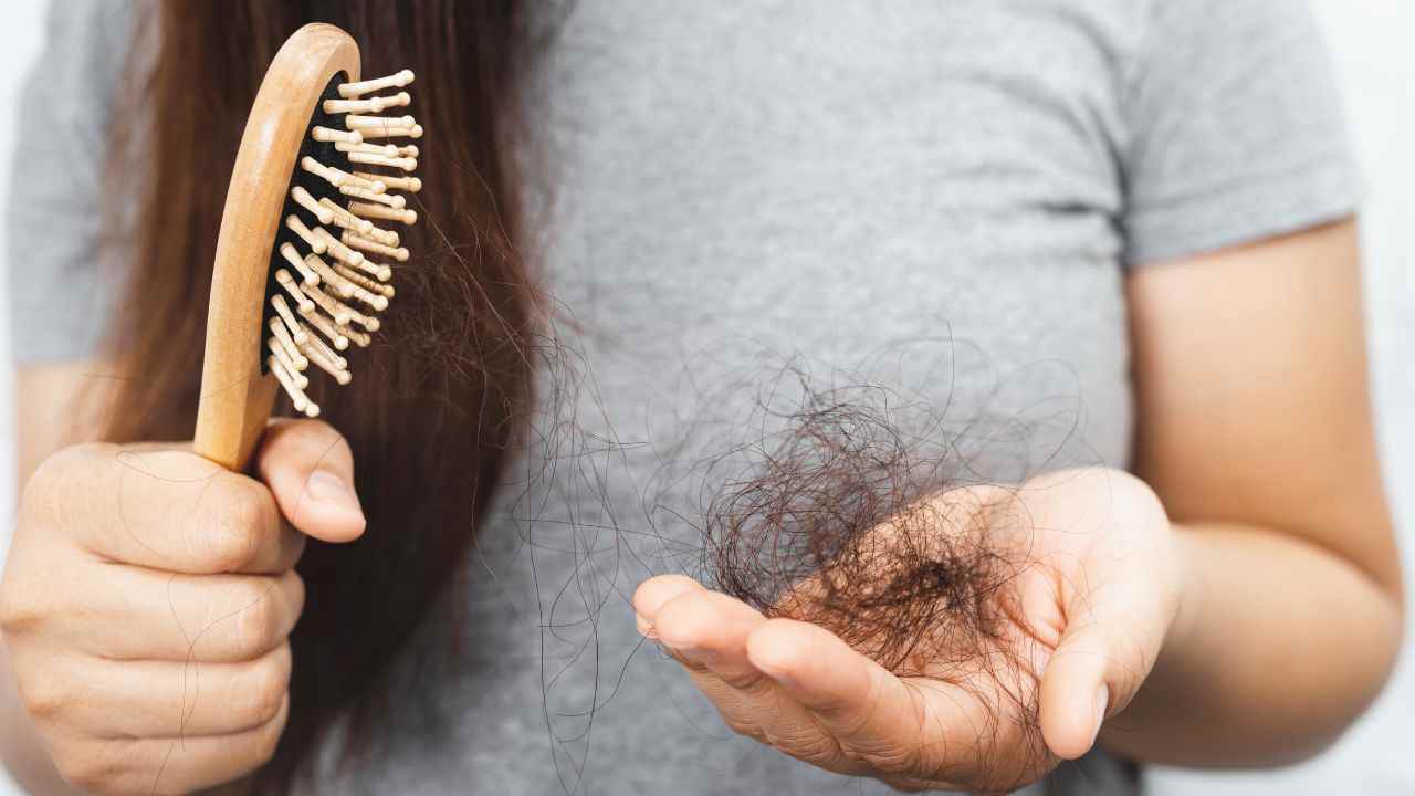 Perdita dei capelli non è solo stagionale, quando ti devi preoccupare!