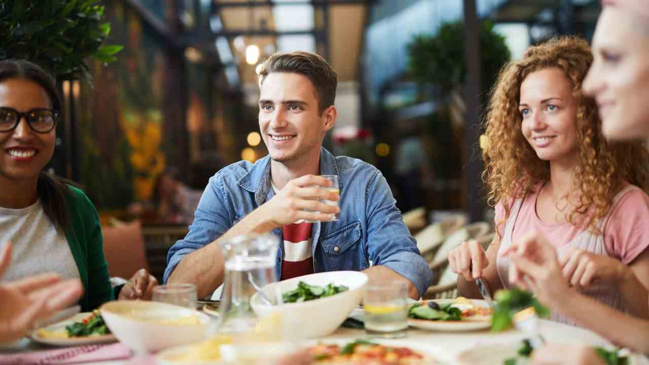 Perché dovreste evitare a fine pasto questi alimenti, è pazzesco quello che possono fare